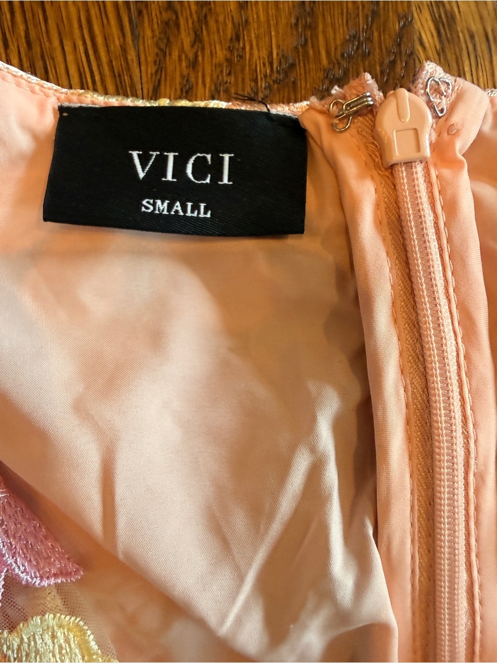 NWOT small VIci Floral Embroidered Pink Puff-short Sleeve Women's short dress - Picture 4 of 11